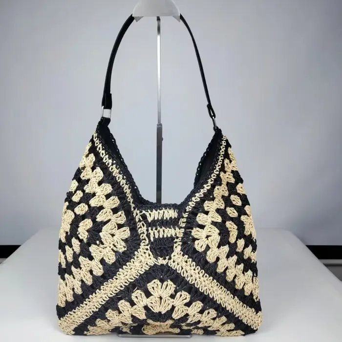 Sac à bandoulière en paille tressée tendance pour l'été