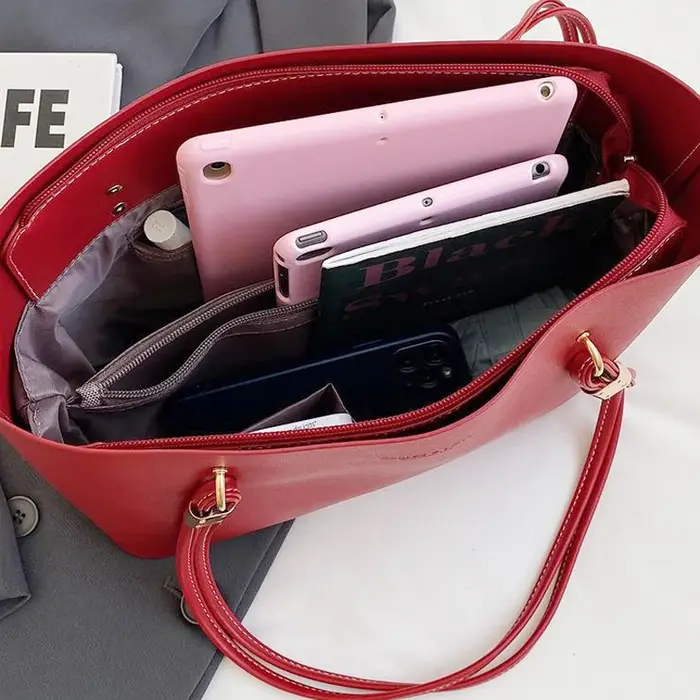 Sac à bandoulière rouge en cuir PU