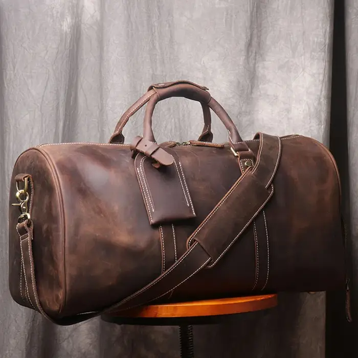 Sac de week-end en cuir vieilli artisanal - Sac de voyage rustique avec ferrures en laiton, sangles 