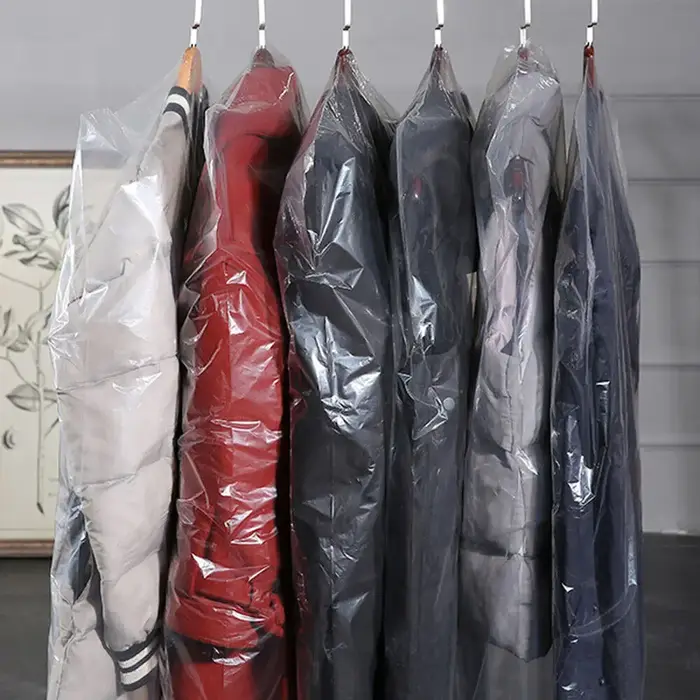 Housses de vêtements en plastique transparent