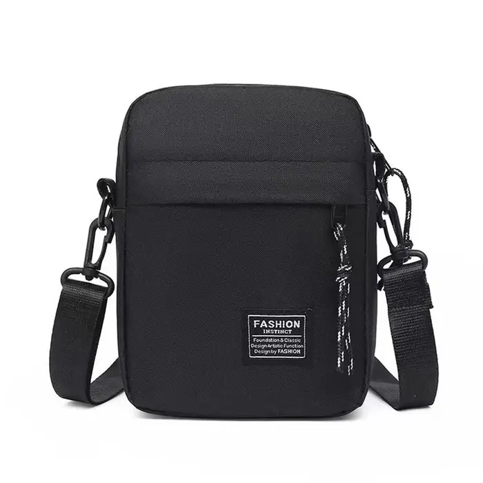 Sac pour hommes, disponible en conception d'épaule ou de bandoulière unique, adapté à un usage quoti