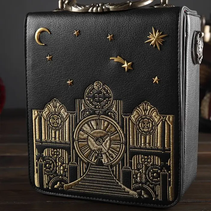 Le nouveau sac créatif pour femme est un sac à bandoulière rétro à main avec une véritable horloge et un petit sac carré brodé