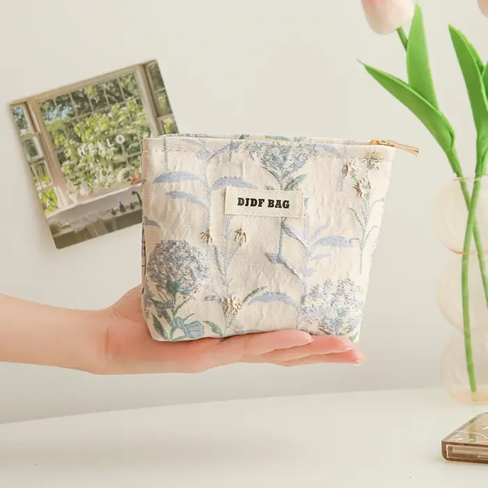 Nouveau sac cosmétique femme de petite taille Portable bleu broderie Mini sac de rangement de servie