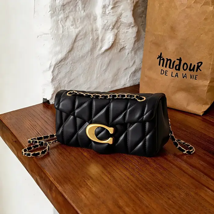 Sac à main bandoulière tendance de créateur parisien avec logo lettre unique pour femmes branchées