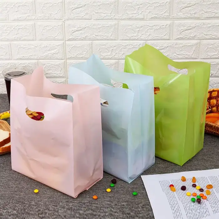 Sacs en plastique monochromes Optics avec poignée