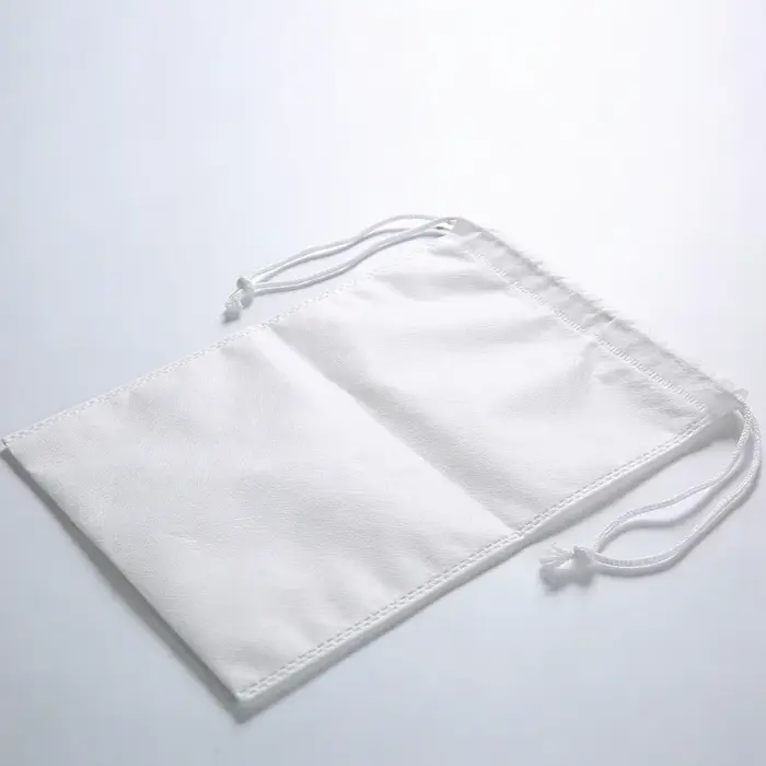 Sac à compartiments séparés en maille pour articles de toilette