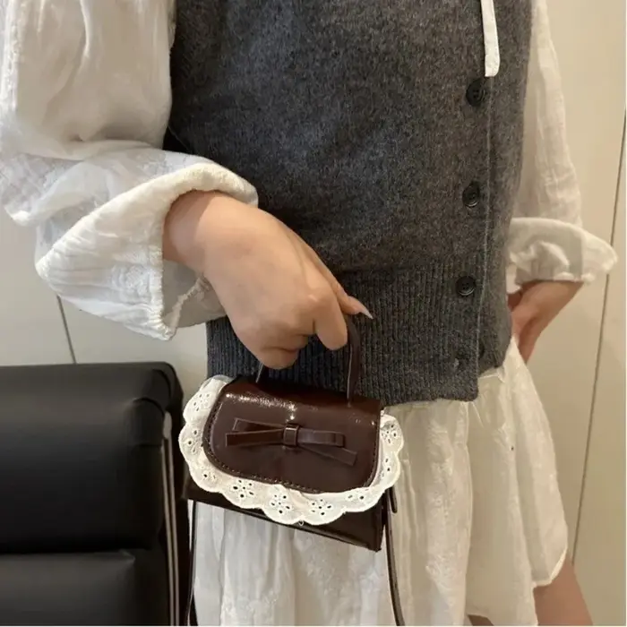 Sac bandoulière mini tendance en cuir PU avec nœud en dentelle