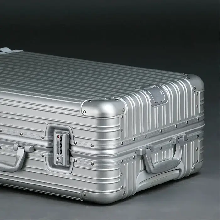 Valise en alliage d'aluminium et de magnésium 100%
