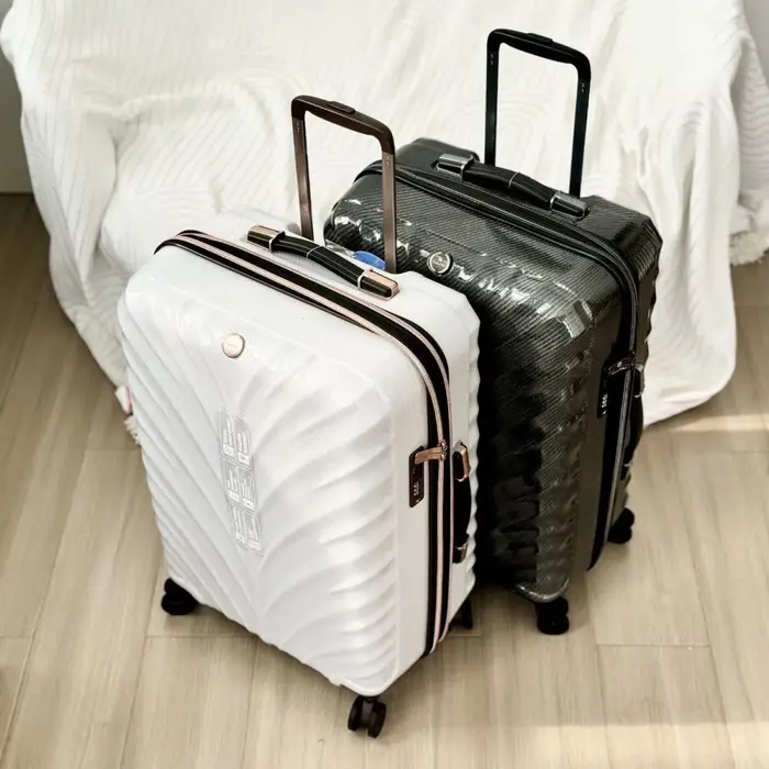 Valise ultra-légère en fibre de carbone - 1
