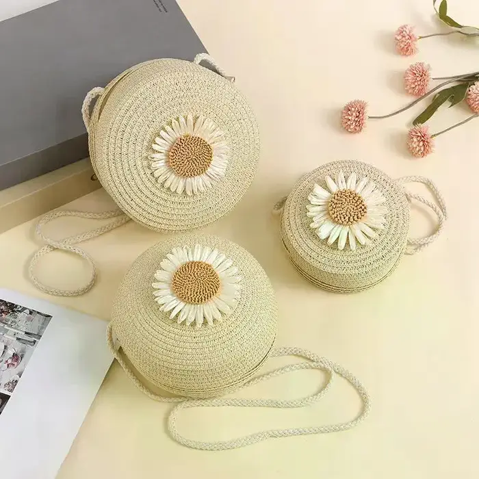 Sac en paille à motif floral bohème