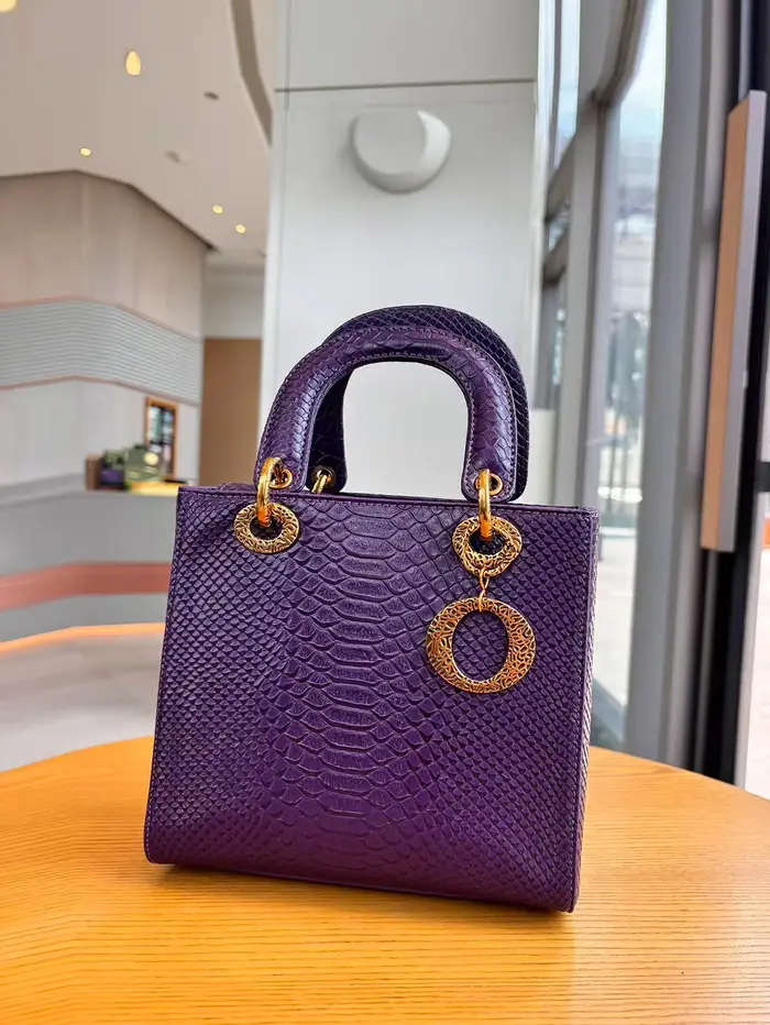 2025 nouvelle mode luxe serpent dame sac à main niche design texture avancée tempérament exotique petit sac banlieue Joker épaule moi