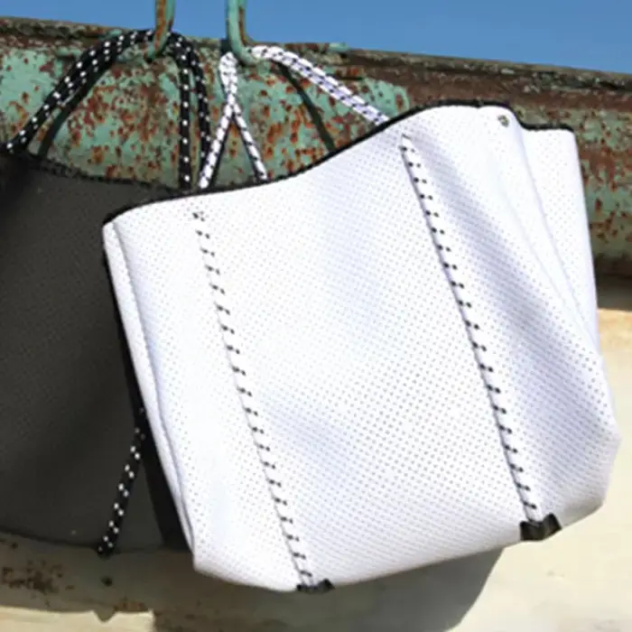 Sac à bandoulière de voyage en néoprène perforé pour femme avec petite pochette
