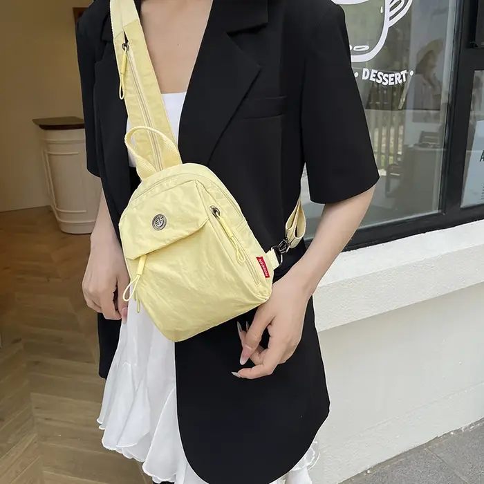 Mini sac à dos en nylon multicolore
