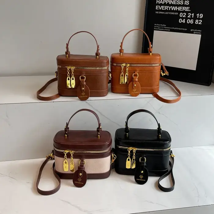 Sac Seau Rétro Tendance 2025 – Nouveau Sac de Maquillage Simple Style Boîte
