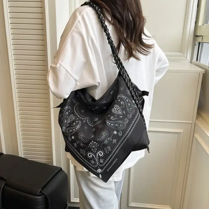 Sac à bandoulière en toile de nylon à motif cachemire