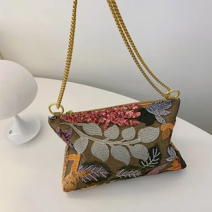 Style ethnique concepteur nouvelle pochette à paillettes pour femmes sac de soirée sac à bandoulière brodé sac de messager sac enveloppe de chaîne d'été