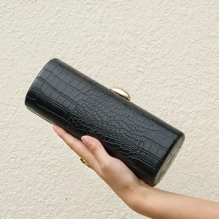 Sac de soirée cylindrique à motif crocodile