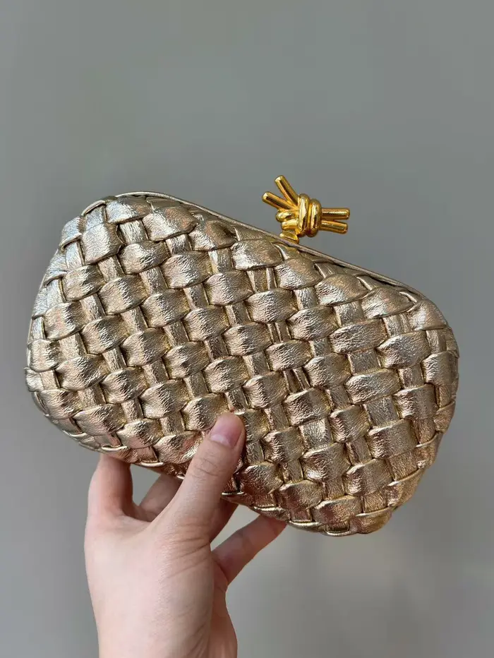 2025 mode nouvelles dames pochette haut sens niche design tissé sac élégant dîner pochette épaule en