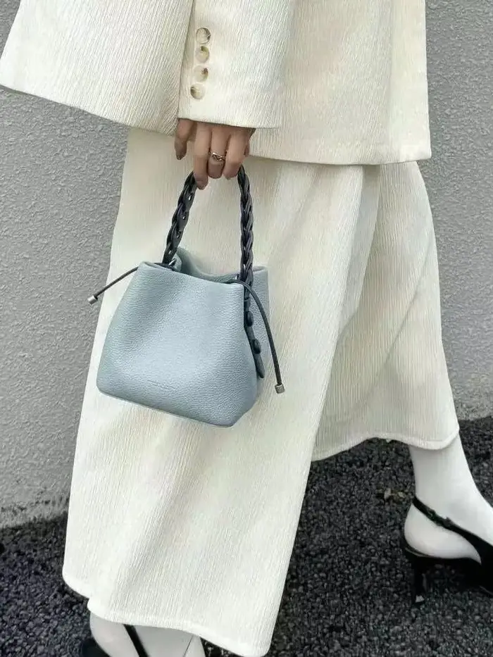 Sac seau en cuir exquis 2026 pour femme – Sac à main tissé haut de gamme polyvalent, design bandouli