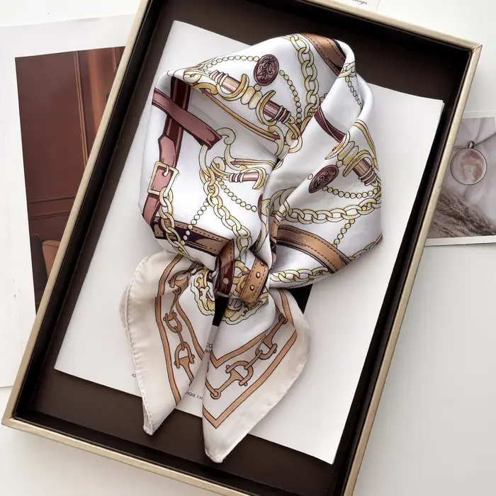 Foulard carré en soie de luxe pour femmes